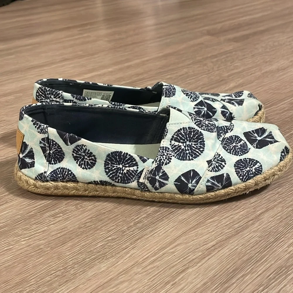 Tom’s Women ALPARGATA ROPE ESPADRILLE Flats Size 6.5 Blue Bohemian Granola Girl